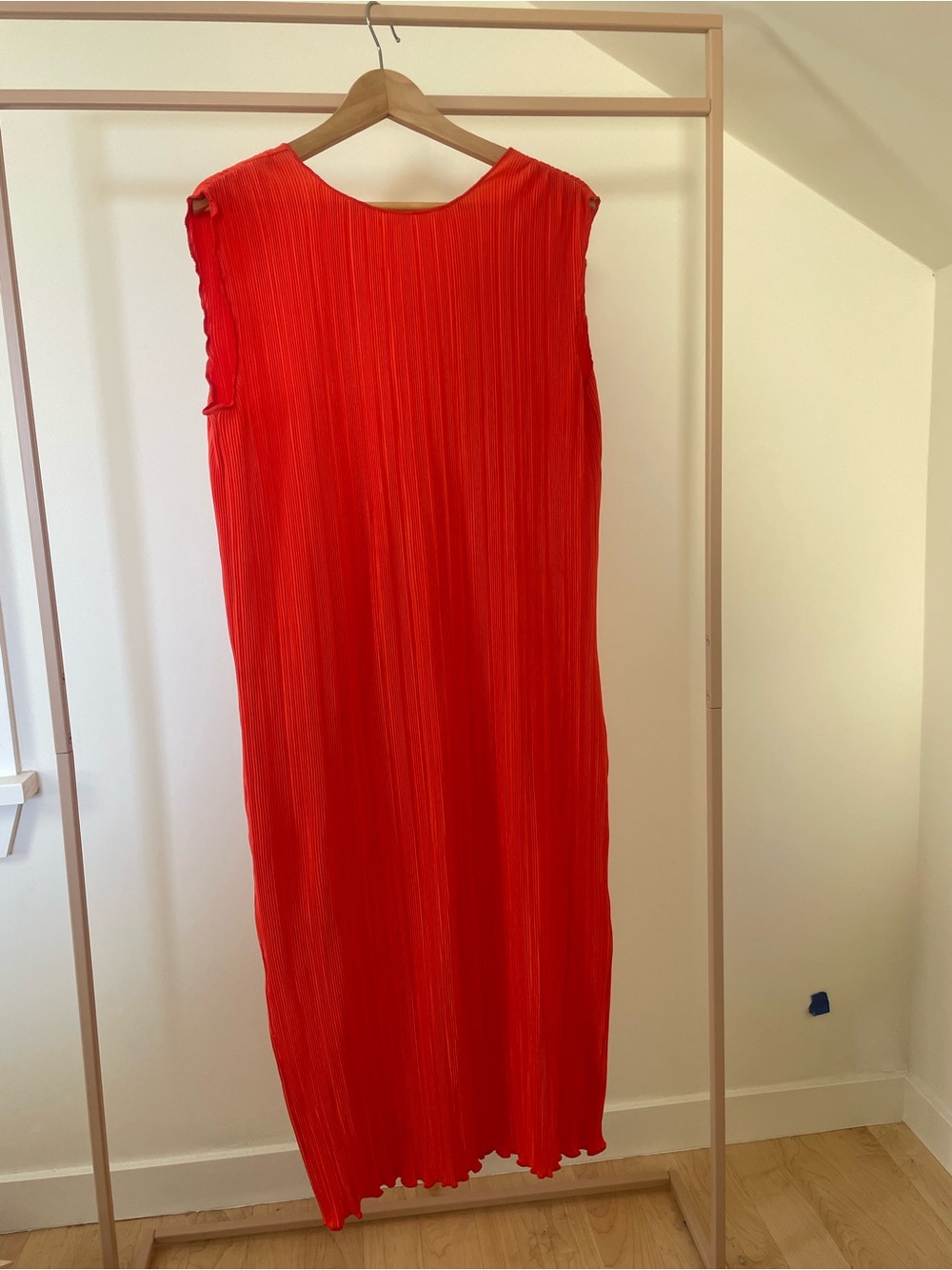 Ali Golden Sleeveless Red Pleated Midi Dress